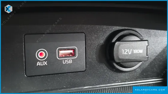 KIA CARNIVAL 9-SEATER LUXURY