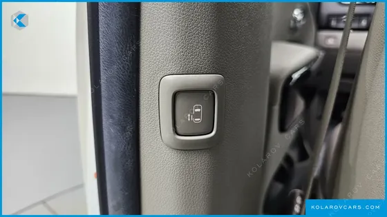 KIA CARNIVAL 11-SEATER PRESTIGE