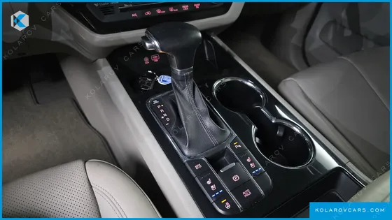 KIA CARNIVAL 7-SEATER LIMOUSINE