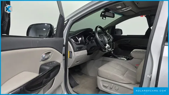 KIA CARNIVAL 7-SEATER LIMOUSINE