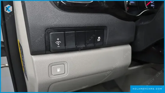 KIA CARNIVAL 7-SEATER LIMOUSINE