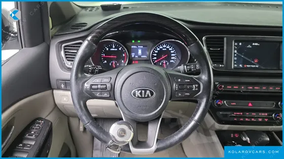 KIA CARNIVAL 7-SEATER LIMOUSINE