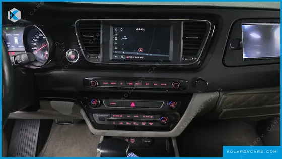 KIA CARNIVAL 7-SEATER LIMOUSINE