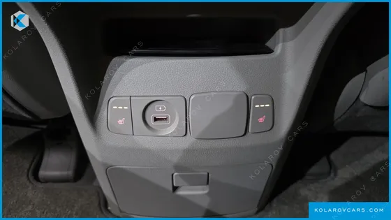 KIA CARNIVAL 7-SEATER LIMOUSINE
