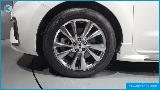 KIA CARNIVAL 9-SEATER NOBLESSE SPECIAL