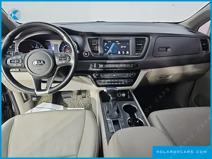 KIA CARNIVAL 9-SEATER LUXURY