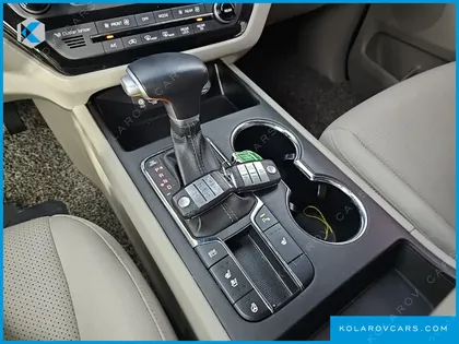 KIA CARNIVAL 9-SEATER LUXURY