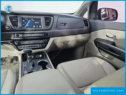 KIA CARNIVAL 9-SEATER LUXURY