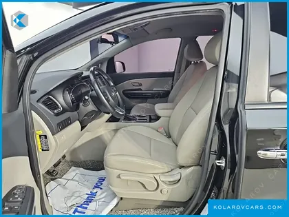 KIA CARNIVAL 9-SEATER LUXURY