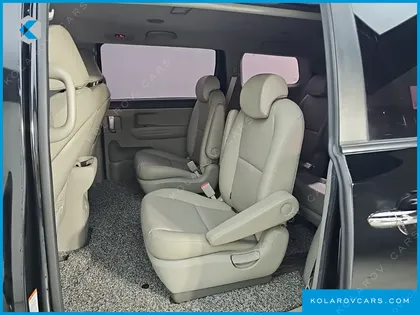 KIA CARNIVAL 9-SEATER LUXURY