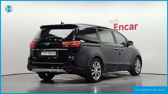 KIA CARNIVAL 9-SEATER LUXURY
