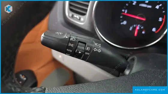 KIA CARNIVAL 9-SEATER LUXURY
