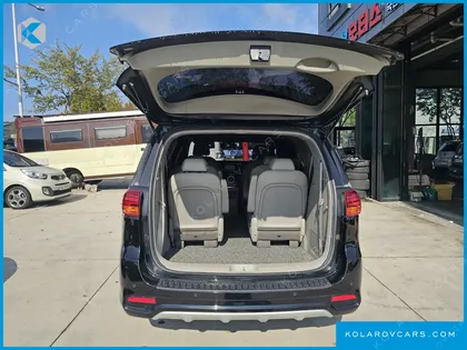 KIA CARNIVAL 9-SEATER PRSTIGE