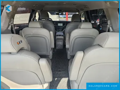KIA CARNIVAL 9-SEATER PRSTIGE
