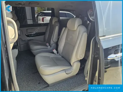 KIA CARNIVAL 9-SEATER PRSTIGE