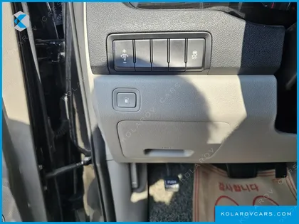 KIA CARNIVAL 9-SEATER PRSTIGE