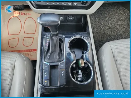 KIA CARNIVAL 9-SEATER PRSTIGE
