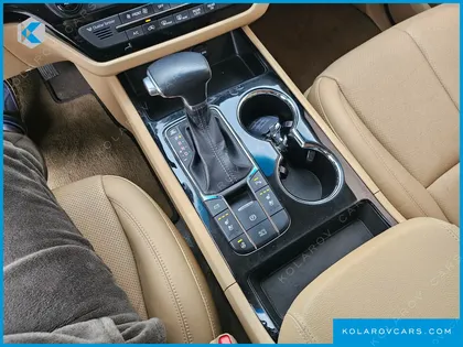 KIA CARNIVAL 7-SEATER LIMOUSINE