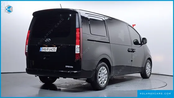 HYUNDAI STARIA CARGO 5-SEATER