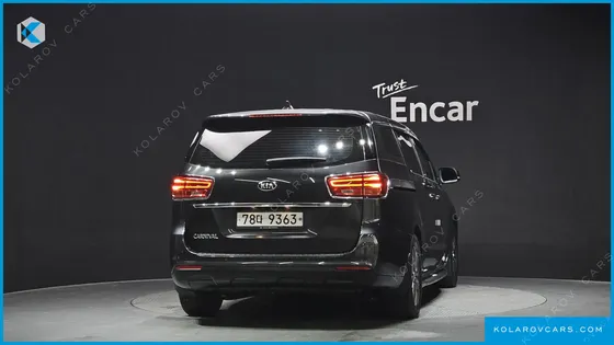 KIA CARNIVAL 11-SEATER DELUXE