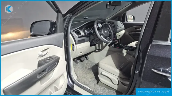 KIA CARNIVAL 11-SEATER DELUXE