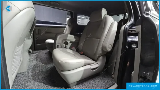 KIA CARNIVAL 11-SEATER DELUXE
