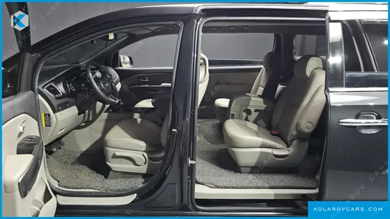 KIA CARNIVAL 11-SEATER DELUXE