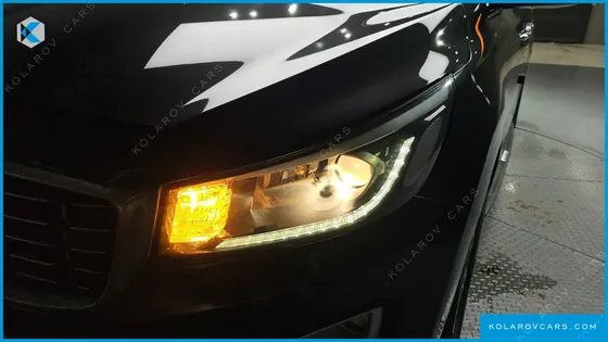 KIA CARNIVAL 11-SEATER DELUXE