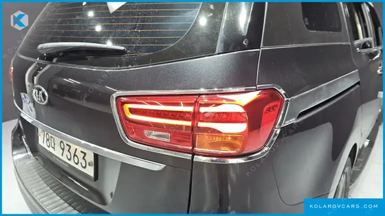 KIA CARNIVAL 11-SEATER DELUXE