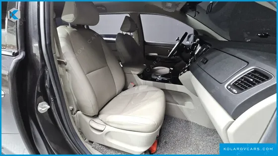 KIA CARNIVAL 11-SEATER DELUXE