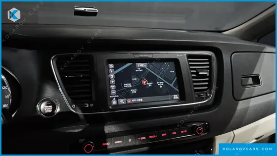 KIA CARNIVAL 11-SEATER DELUXE