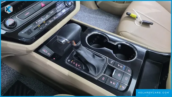 KIA CARNIVAL 7-SEATER LIMOUSINE