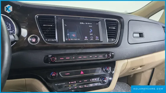 KIA CARNIVAL 7-SEATER LIMOUSINE