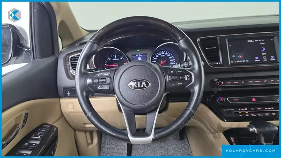 KIA CARNIVAL 7-SEATER LIMOUSINE