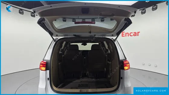 KIA CARNIVAL 7-SEATER LIMOUSINE