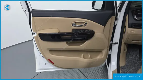 KIA CARNIVAL 7-SEATER LIMOUSINE
