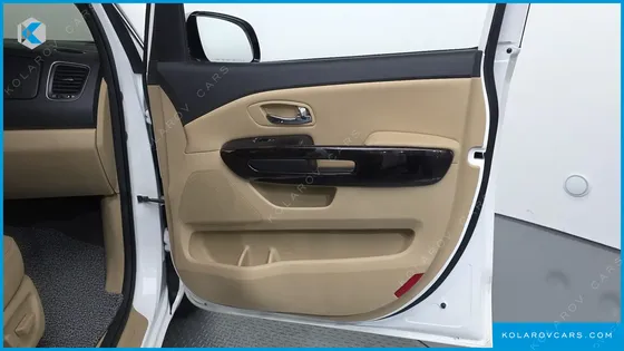 KIA CARNIVAL 7-SEATER LIMOUSINE