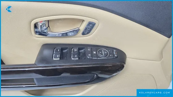 KIA CARNIVAL 7-SEATER LIMOUSINE