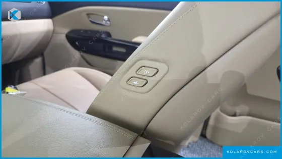 KIA CARNIVAL 7-SEATER LIMOUSINE