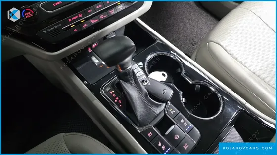 KIA CARNIVAL 9-SEATER NOBLESSE