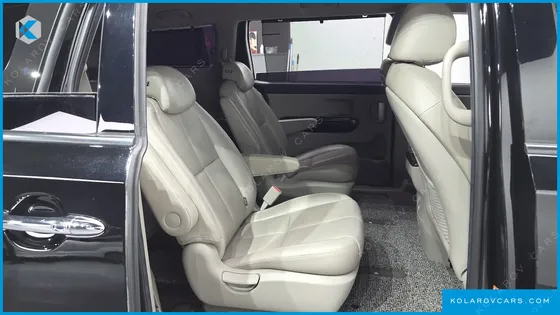 KIA CARNIVAL 9-SEATER NOBLESSE