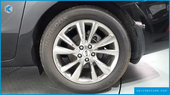 KIA CARNIVAL 9-SEATER NOBLESSE