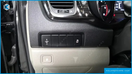 KIA CARNIVAL 9-SEATER NOBLESSE