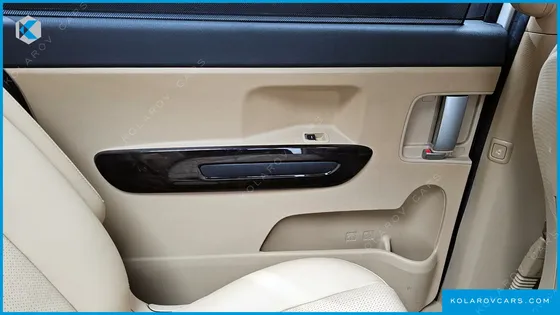 KIA CARNIVAL 9-SEATER PRSTIGE