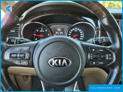 KIA CARNIVAL 9-SEATER NOBLESSE SPECIAL