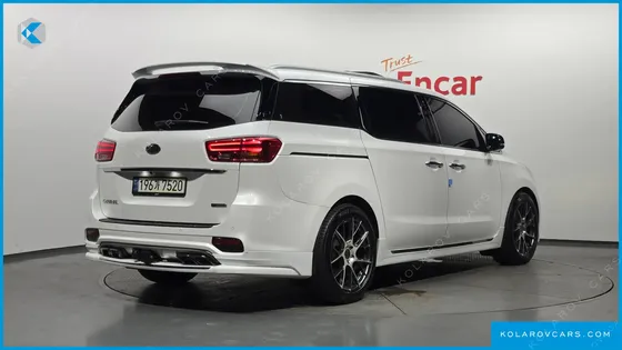 KIA CARNIVAL 9-SEATER NOBLESSE