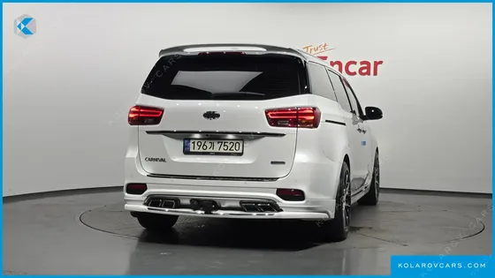 KIA CARNIVAL 9-SEATER NOBLESSE