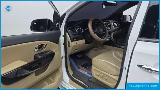 KIA CARNIVAL 9-SEATER NOBLESSE
