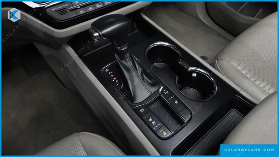 KIA CARNIVAL 9-SEATER LUXURY