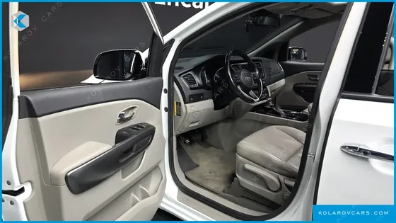 KIA CARNIVAL 9-SEATER LUXURY